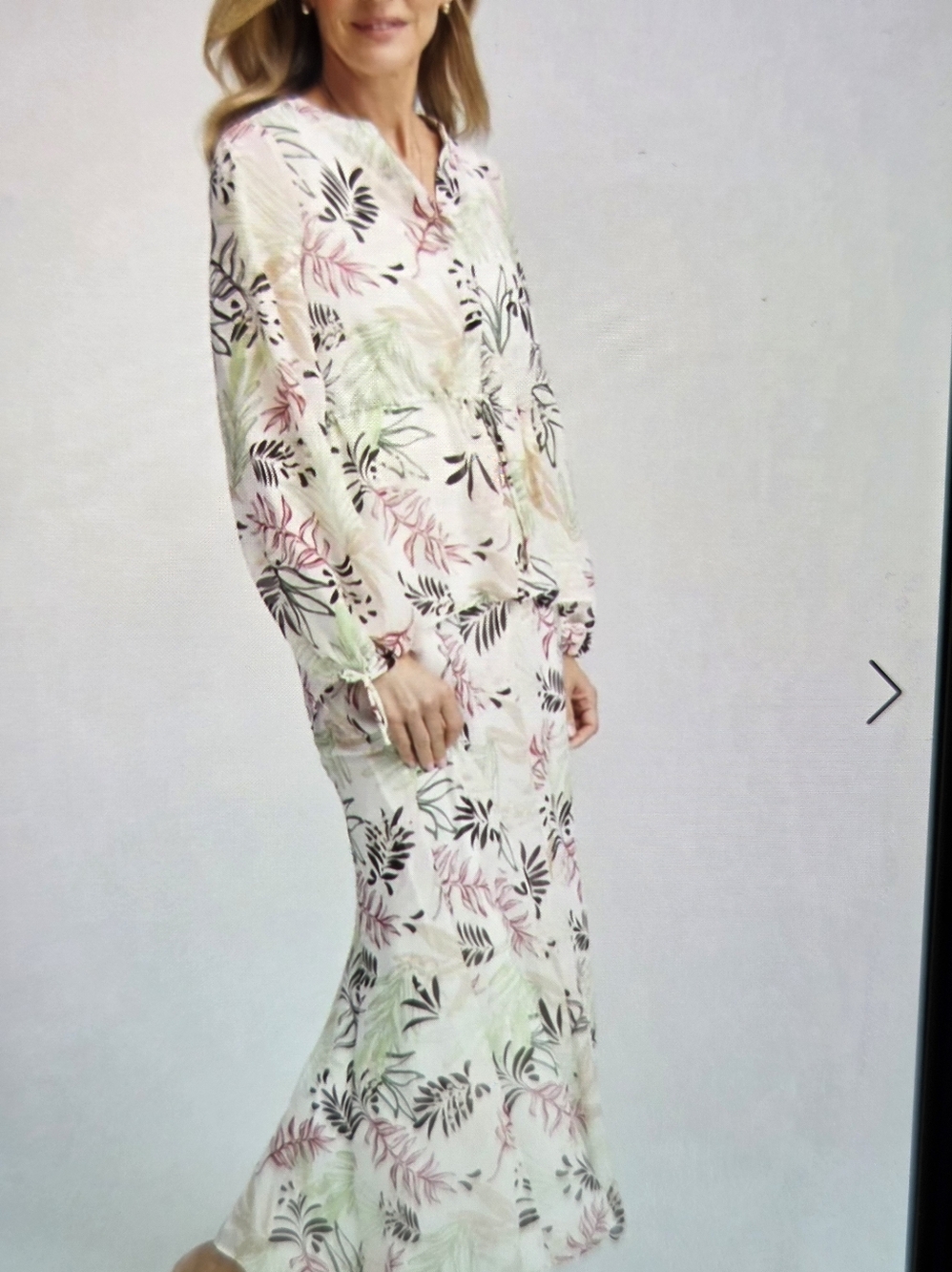 Chico's Size 3 NWT. White Maxi Skirt & Top Set. Green, Black, Red & Tan Floral